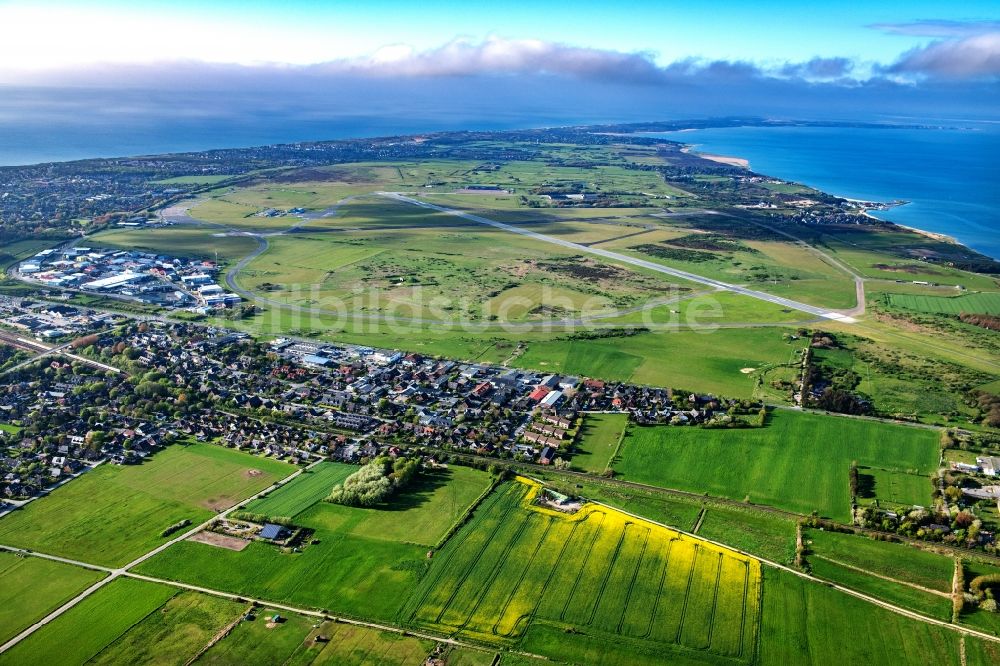 Sylt aus der Vogelperspektive: Gelände des Flughafen Westerland auf der Insel Sylt im Bundesland Schleswig-Holstein, Deutschland