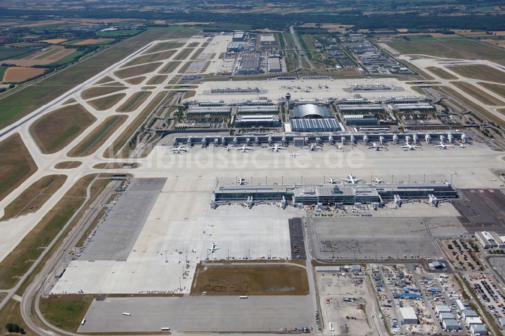 Luftaufnahme München-Flughafen - Gelände des Flughafens Franz Josef Strauß in München im Bundesland Bayern