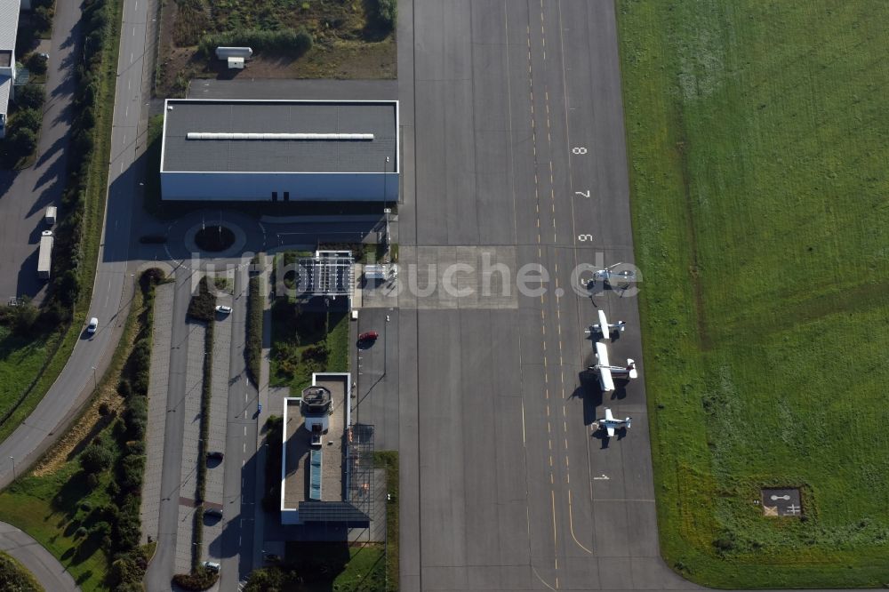 Luftaufnahme Jahnsdorf Erzgebirge - Gelände des Flughafens der Verkehrslandeplatz Chemnitz/ Jahnsdorf GmbH in Jahnsdorf Erzgebirge im Bundesland Sachsen