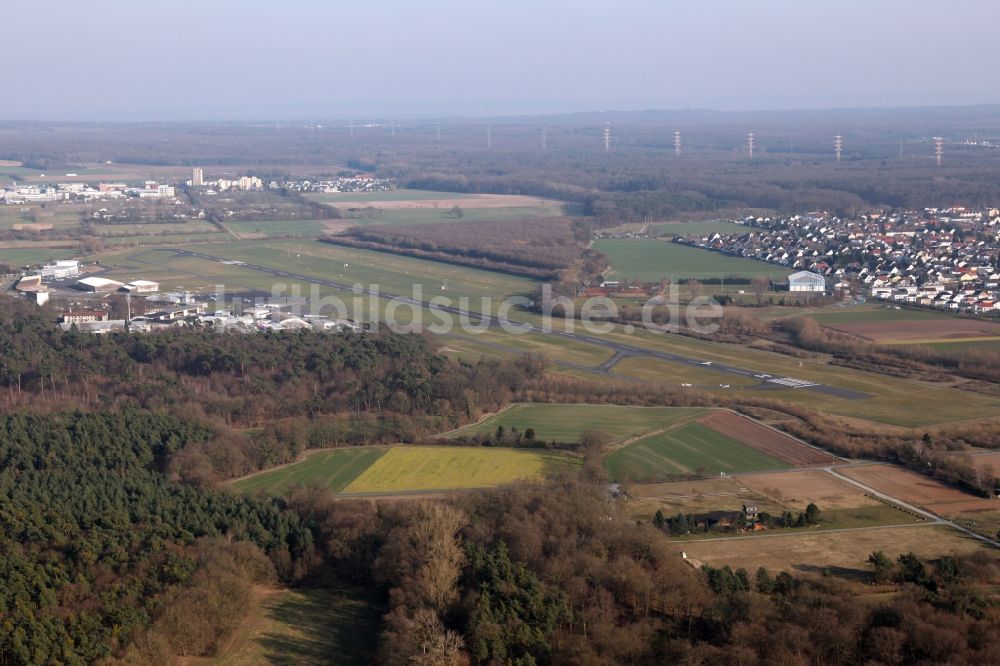 Egelsbach aus der Vogelperspektive: Gelände des Flugplatzes in Egelsbach im Bundesland Hessen