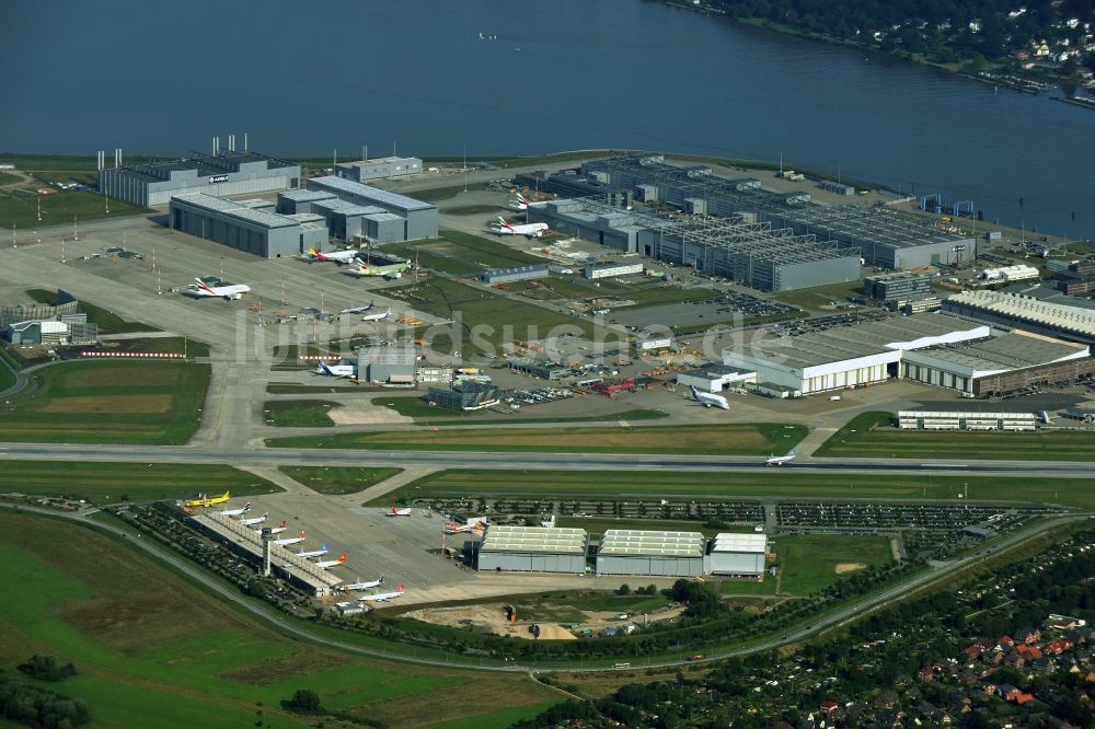 Hamburg aus der Vogelperspektive: Gelände des Flugplatzes Finkenwerder in Hamburg