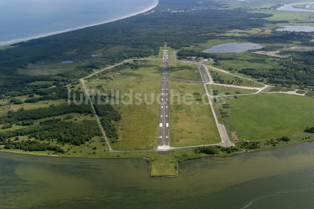 Peenemünde von oben - Gelände des Flugplatzes Peenemünde an der Ostsee- Küste der Insel Usedom im Bundesland Mecklenburg-Vorpommern