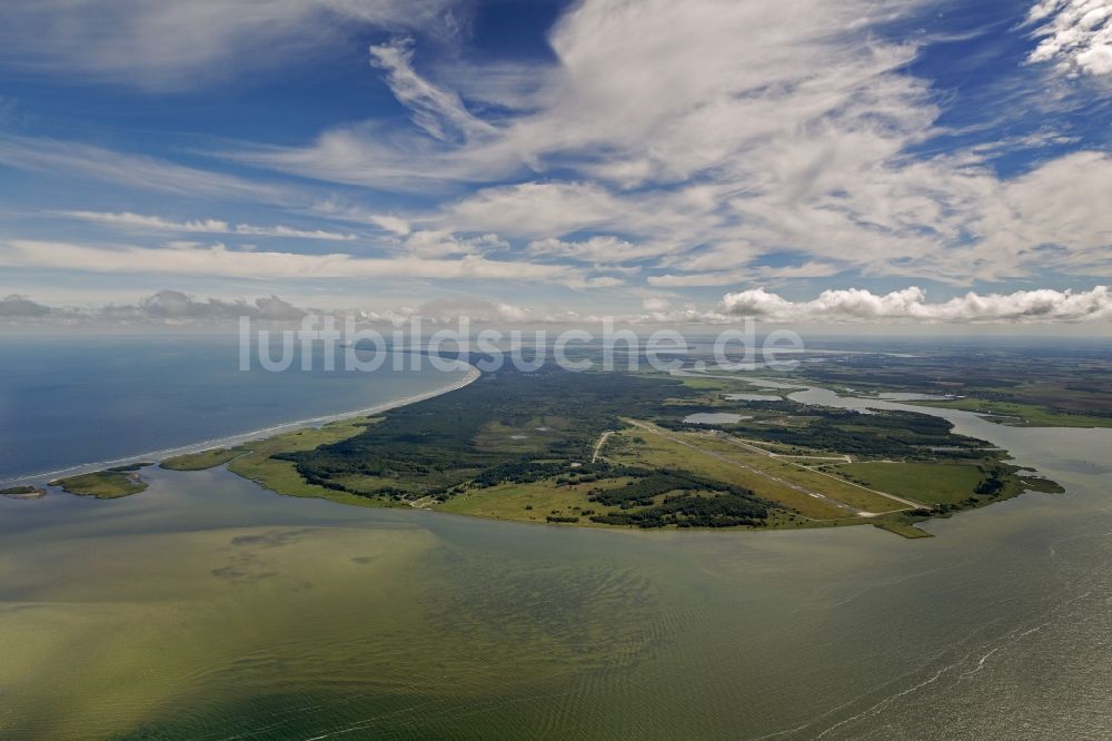 Peenemünde aus der Vogelperspektive: Gelände des Flugplatzes Peenemünde an der Ostsee- Küste der Insel Usedom im Bundesland Mecklenburg-Vorpommern