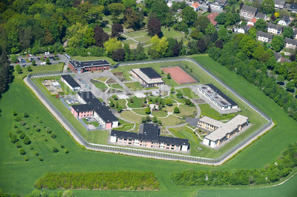 Bedburg-Hau aus der Vogelperspektive: Gelände der Forensik - Psychiatrie LVR-Klinik in Bedburg-Hau im Bundesland Nordrhein-Westfalen, Deutschland