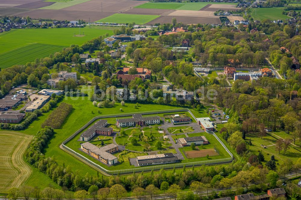 Luftbild Bedburg-Hau - Gelände der Forensik - Psychiatrie LVR-Klinik in Bedburg-Hau im Bundesland Nordrhein-Westfalen, Deutschland