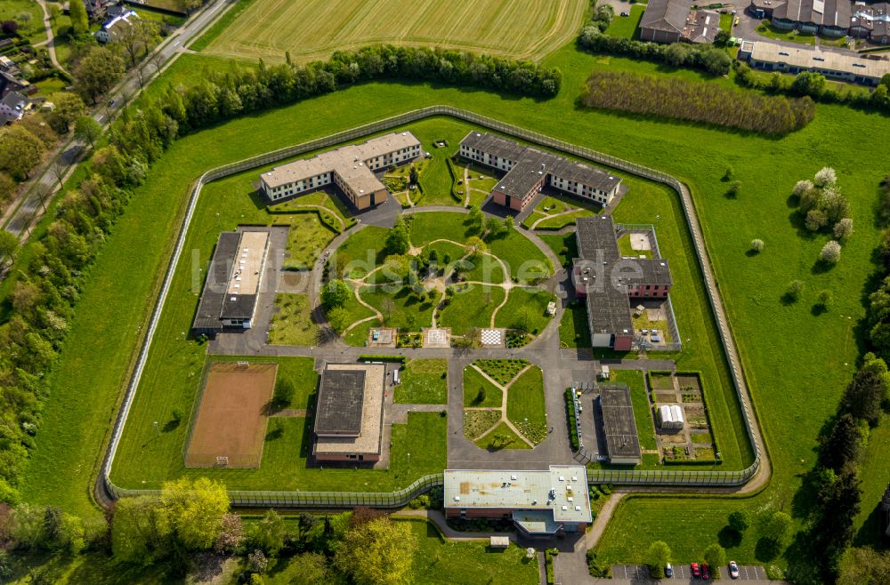Bedburg-Hau von oben - Gelände der Forensik - Psychiatrie LVR-Klinik in Bedburg-Hau im Bundesland Nordrhein-Westfalen, Deutschland