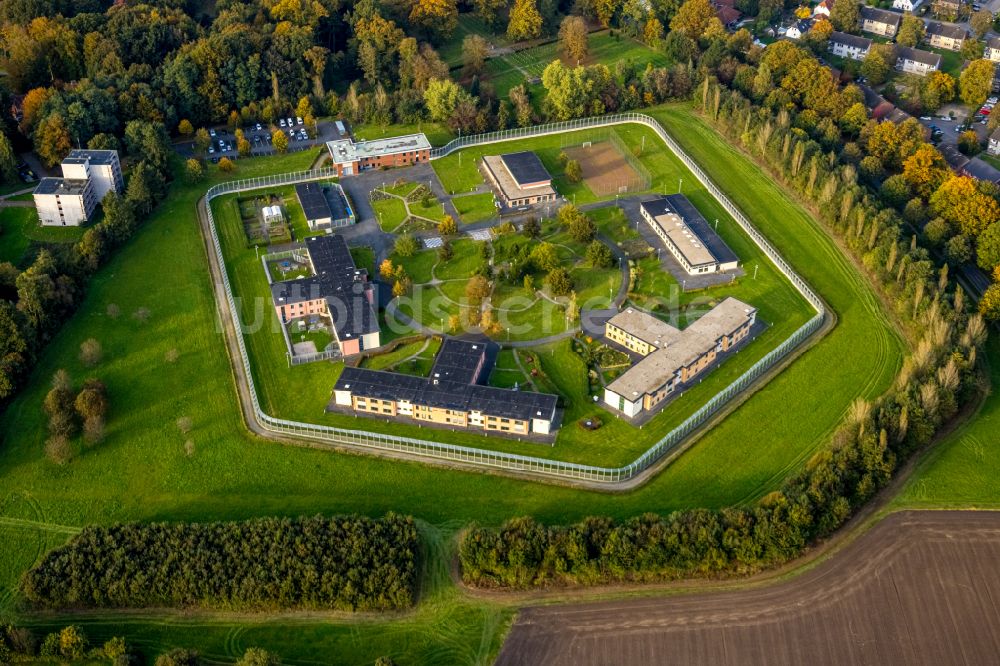 Bedburg-Hau von oben - Gelände der Forensik - Psychiatrie LVR-Klinik in Bedburg-Hau im Bundesland Nordrhein-Westfalen, Deutschland