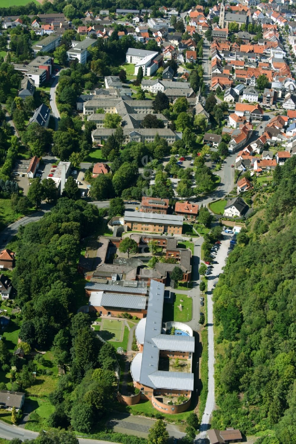 Luftaufnahme Marsberg - Gelände der Forensik - Psychiatrie LWL-Therapiezentrum für Forensische Psychiatrie in Marsberg im Bundesland Nordrhein-Westfalen, Deutschland