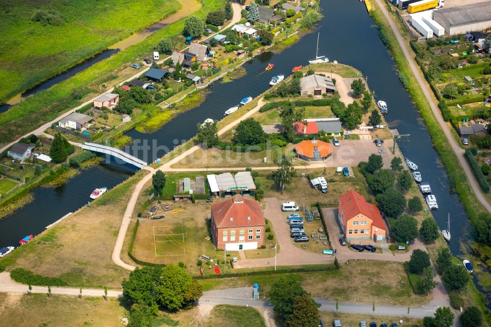 Malchin von oben - Gelände des Freizeitzentrums Wasserfreizeit Bremer in Malchin im Bundesland Mecklenburg-Vorpommern