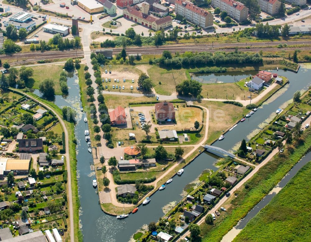 Malchin von oben - Gelände des Freizeitzentrums Wasserfreizeit Bremer in Malchin im Bundesland Mecklenburg-Vorpommern