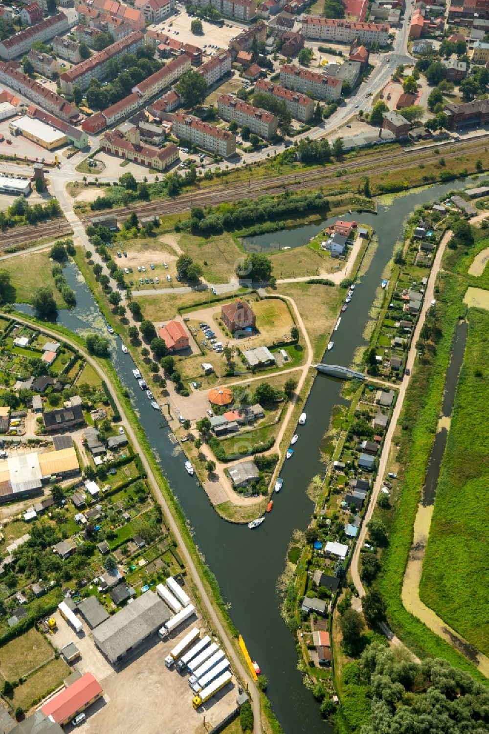 Malchin aus der Vogelperspektive: Gelände des Freizeitzentrums Wasserfreizeit Bremer in Malchin im Bundesland Mecklenburg-Vorpommern