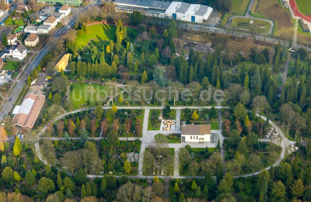 Velbert von oben - Gelände des Friedhofes der Ev. Friedhof und Friedhofsgärtnerei in Velbert im Bundesland Nordrhein-Westfalen, Deutschland