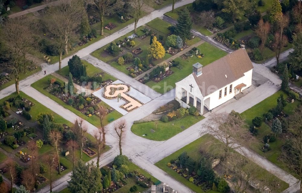 Luftaufnahme Velbert - Gelände des Friedhofes der Ev. Friedhof und Friedhofsgärtnerei in Velbert im Bundesland Nordrhein-Westfalen, Deutschland