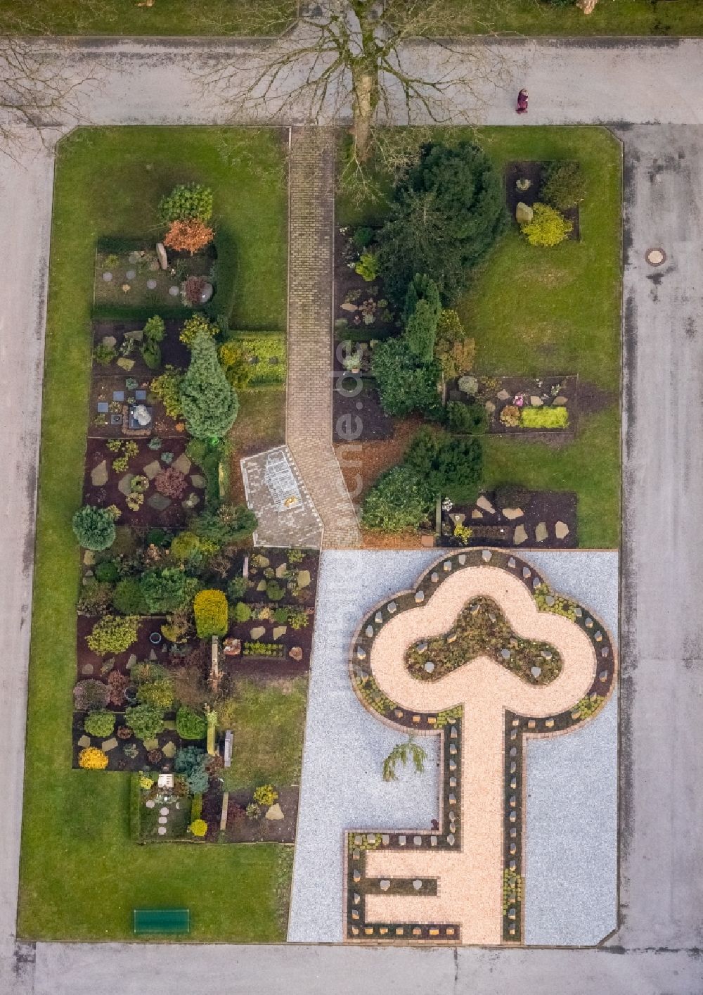 Velbert von oben - Gelände des Friedhofes der Ev. Friedhof und Friedhofsgärtnerei in Velbert im Bundesland Nordrhein-Westfalen, Deutschland