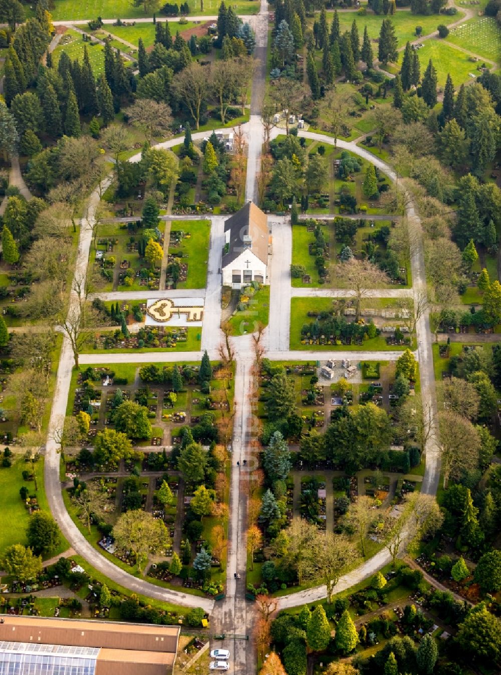 Velbert aus der Vogelperspektive: Gelände des Friedhofes der Ev. Friedhof und Friedhofsgärtnerei in Velbert im Bundesland Nordrhein-Westfalen, Deutschland