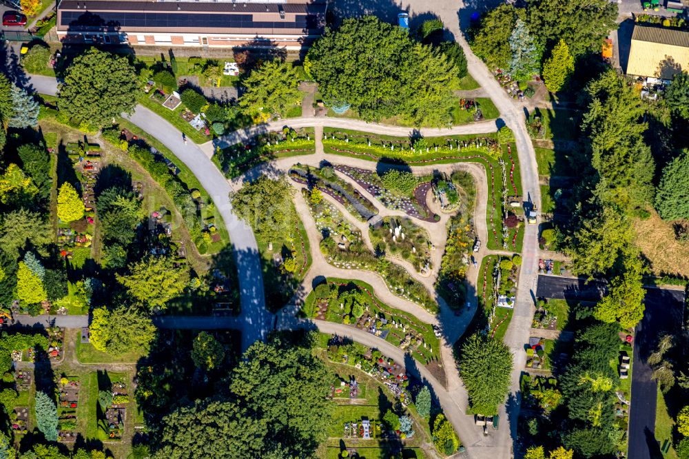 Velbert von oben - Gelände des Friedhofes der Ev. Friedhof und Friedhofsgärtnerei in Velbert im Bundesland Nordrhein-Westfalen, Deutschland