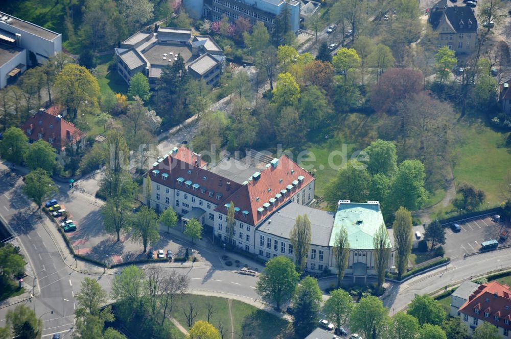 Luftbild Berlin-Dahlem - Gelände des Fritz-Haber-Institut der Max-Planck-Gesellschaft in Berlin - Dahlem