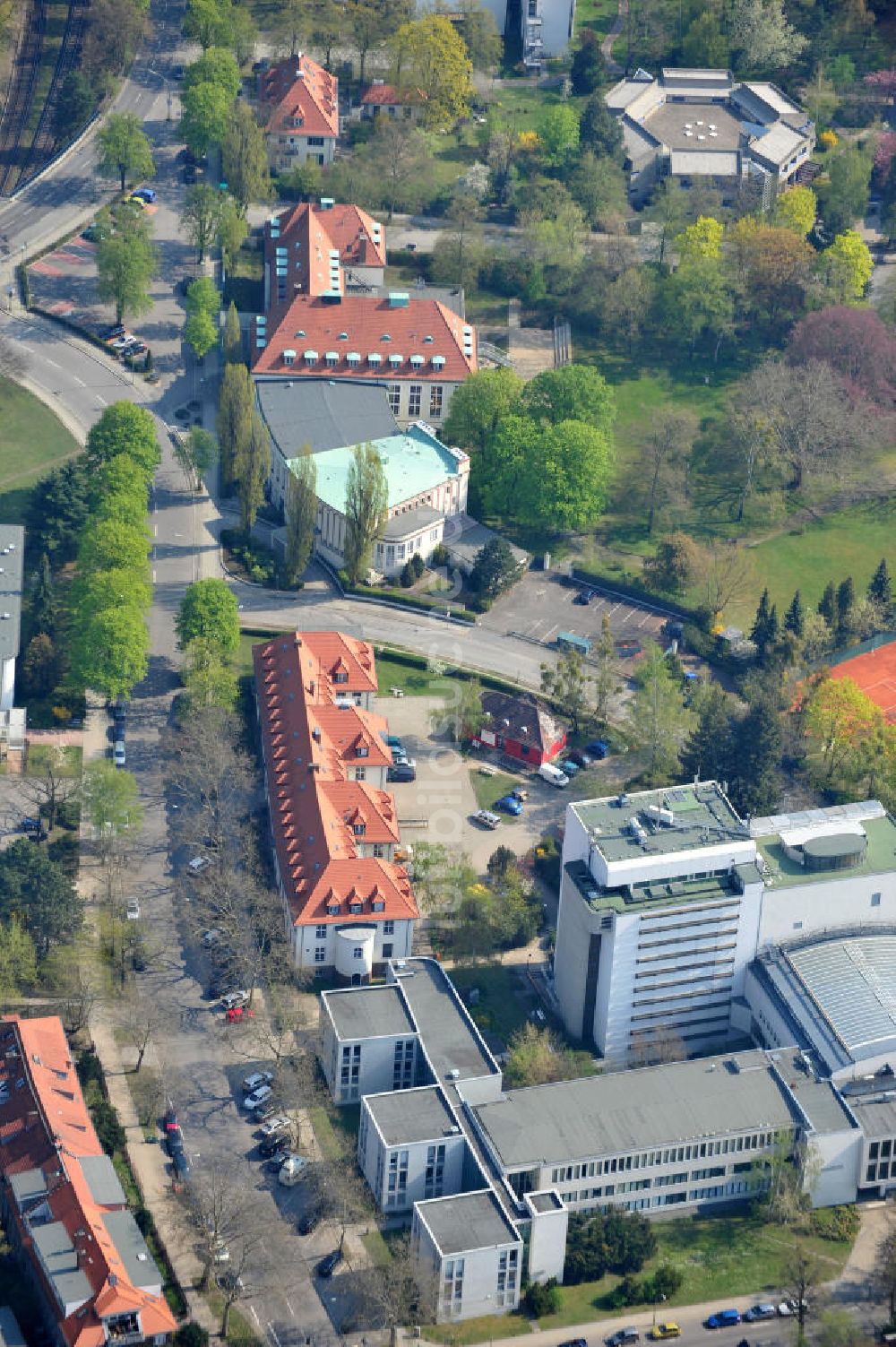 Luftaufnahme Berlin-Dahlem - Gelände des Fritz-Haber-Institut der Max-Planck-Gesellschaft in Berlin - Dahlem