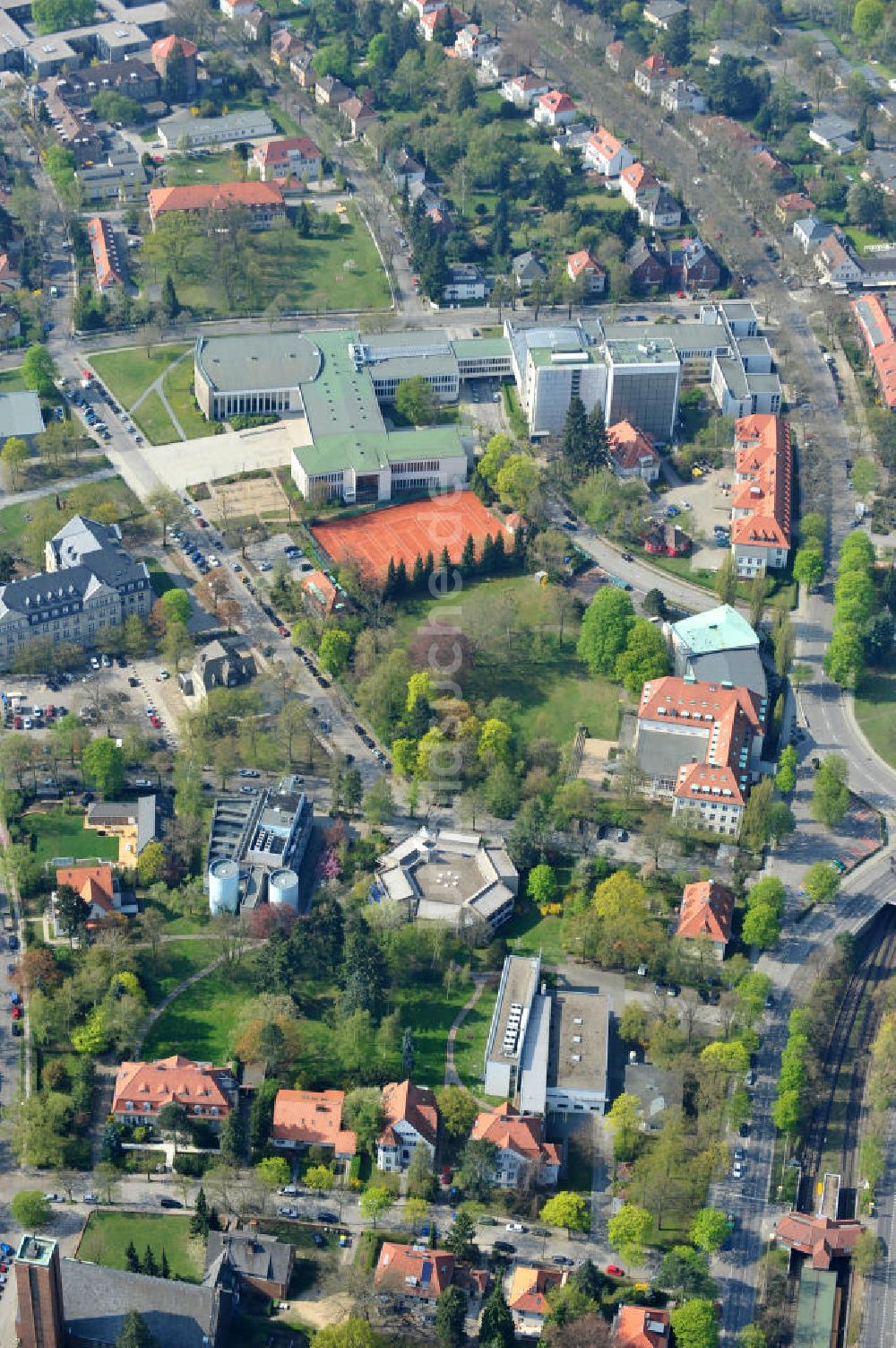 Berlin-Dahlem aus der Vogelperspektive: Gelände des Fritz-Haber-Institut der Max-Planck-Gesellschaft in Berlin - Dahlem