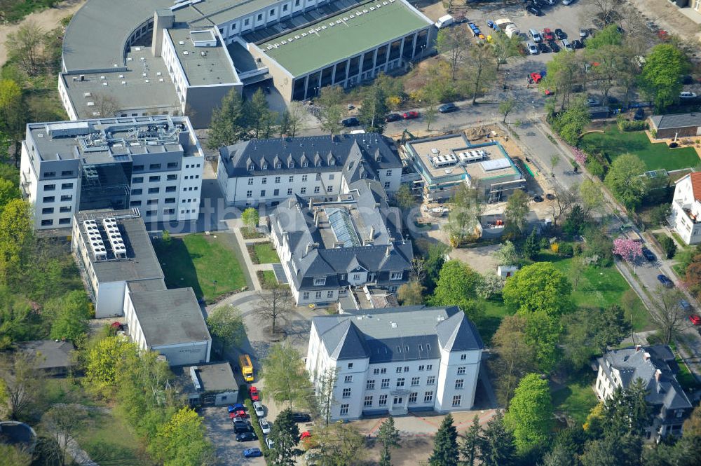 Luftaufnahme Berlin-Dahlem - Gelände des Fritz-Haber-Institut der Max-Planck-Gesellschaft in Berlin - Dahlem