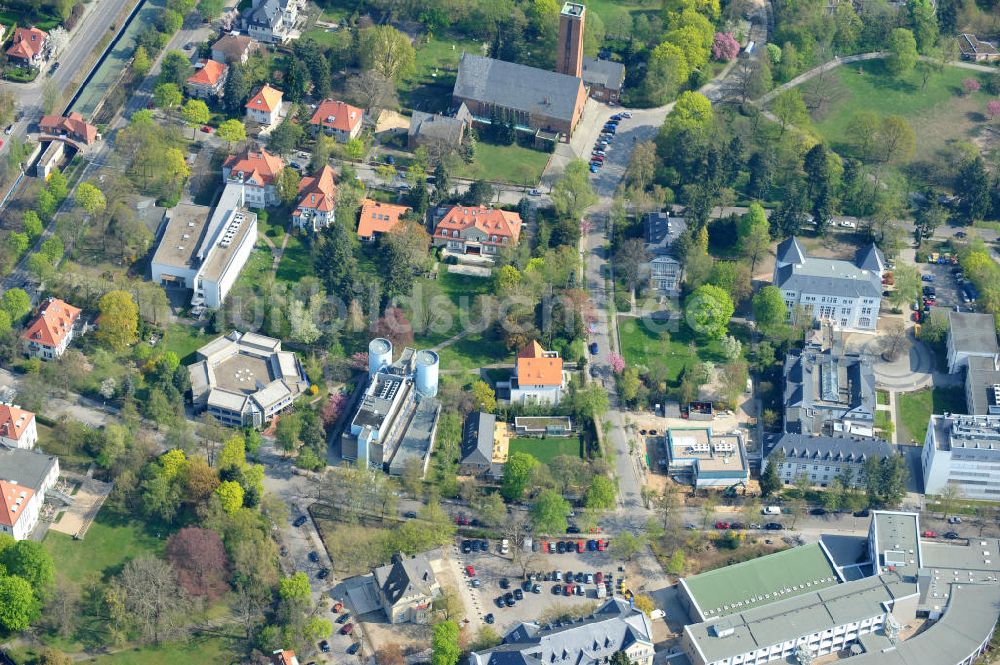 Berlin-Dahlem aus der Vogelperspektive: Gelände des Fritz-Haber-Institut der Max-Planck-Gesellschaft in Berlin - Dahlem