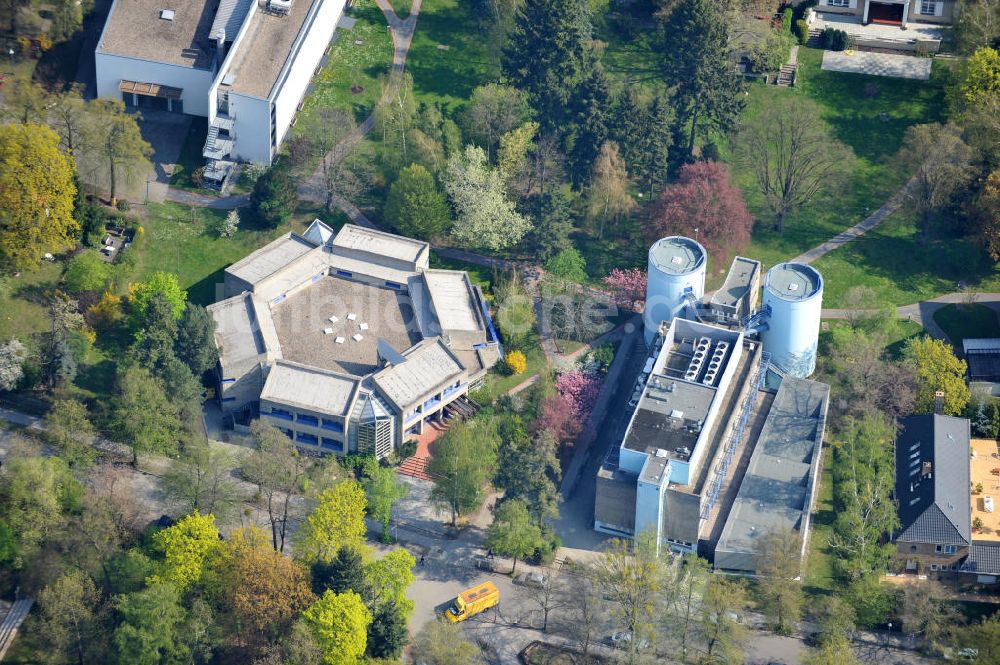 Luftbild Berlin-Dahlem - Gelände des Fritz-Haber-Institut der Max-Planck-Gesellschaft in Berlin - Dahlem