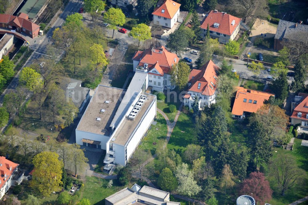 Luftaufnahme Berlin-Dahlem - Gelände des Fritz-Haber-Institut der Max-Planck-Gesellschaft in Berlin - Dahlem