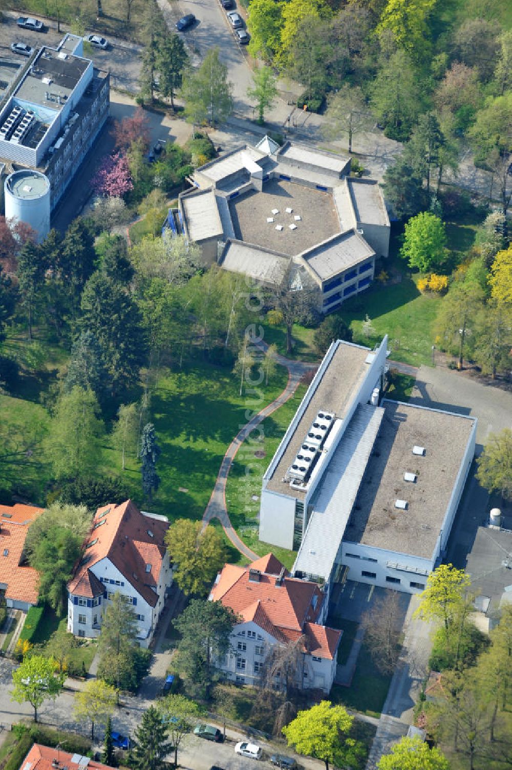 Luftaufnahme Berlin-Dahlem - Gelände des Fritz-Haber-Institut der Max-Planck-Gesellschaft in Berlin - Dahlem