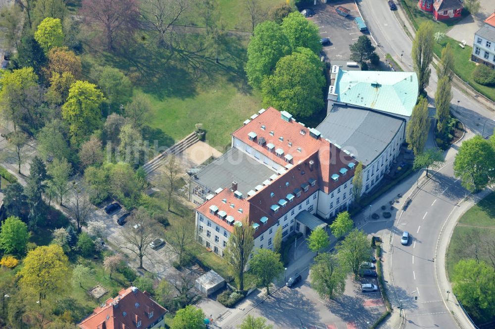 Berlin-Dahlem aus der Vogelperspektive: Gelände des Fritz-Haber-Institut der Max-Planck-Gesellschaft in Berlin - Dahlem