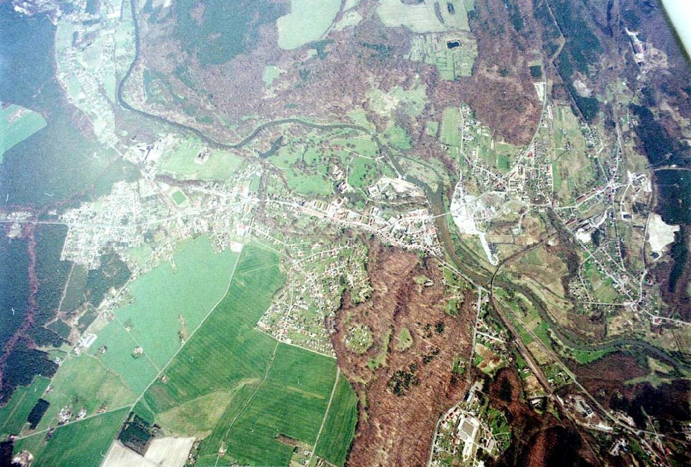 Bad Muskau aus der Vogelperspektive: Gelände des Fürst - Pückler - Parkes in Bad Muskau an der Neiße zur polnischen Grenze.