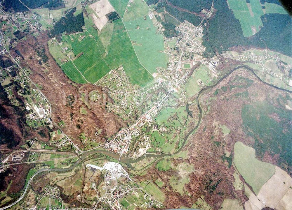 Bad Muskau aus der Vogelperspektive: Gelände des Fürst - Pückler - Parkes in Bad Muskau an der Neiße zur polnischen Grenze.