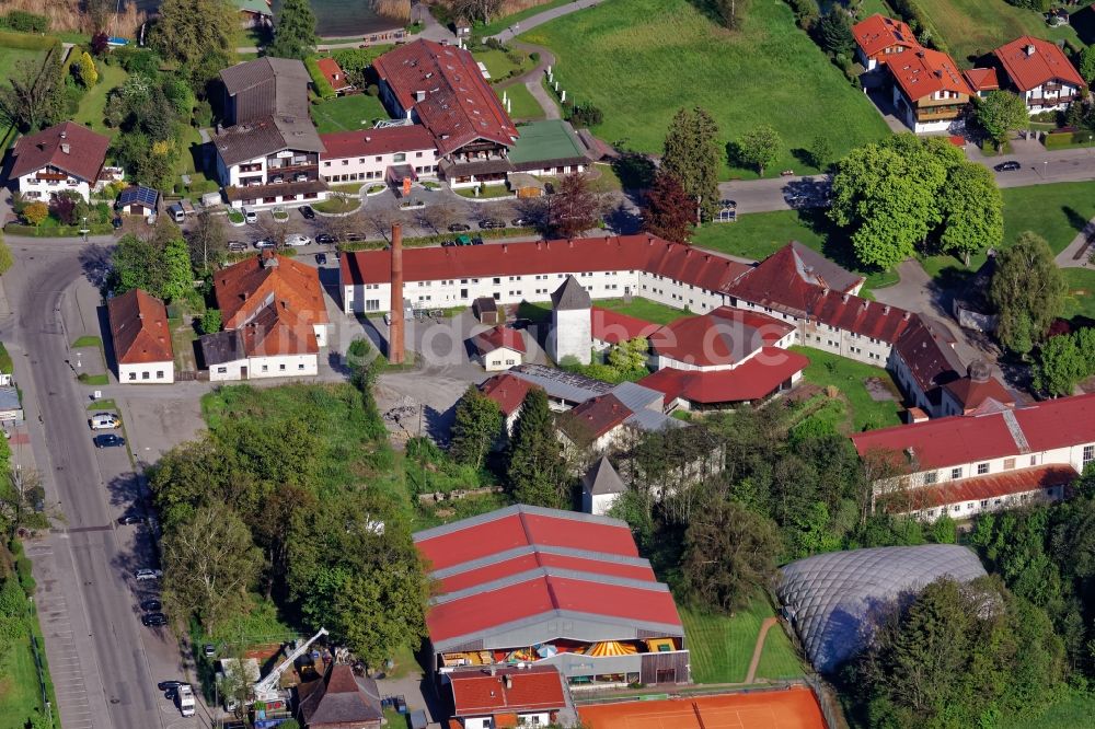 Bad Wiessee von oben - Gelände und Gebäude des Jodbades in Bad Wiessee im Bundesland Bayern, Deutschland