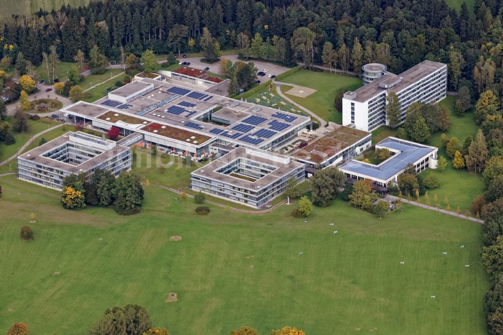 Bernried am Starnberger See von oben - Gelände und Gebäude der Klinik Höhenried bei Bernried am Starnberger See im Bundesland Bayern