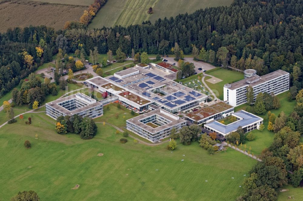 Bernried am Starnberger See aus der Vogelperspektive: Gelände und Gebäude der Klinik Höhenried bei Bernried am Starnberger See im Bundesland Bayern