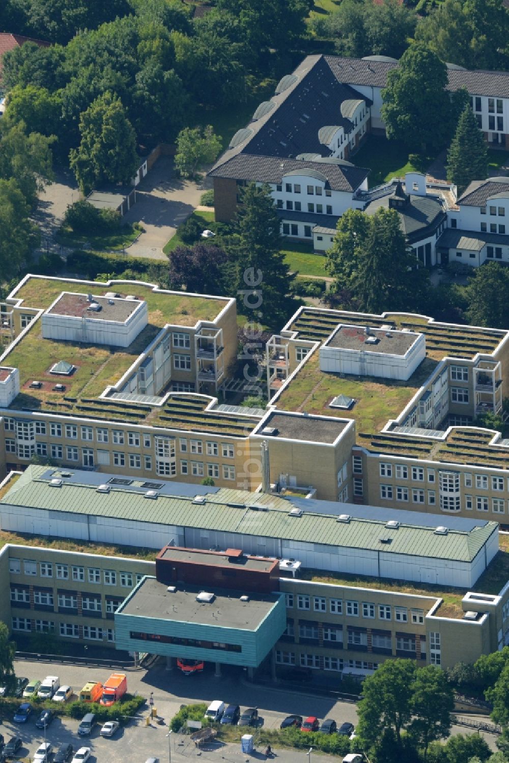 Luftaufnahme Berlin - Gelände und Gebäude des St. Marien Krankenhaus im Ortsteil Lankwitz in Berlin