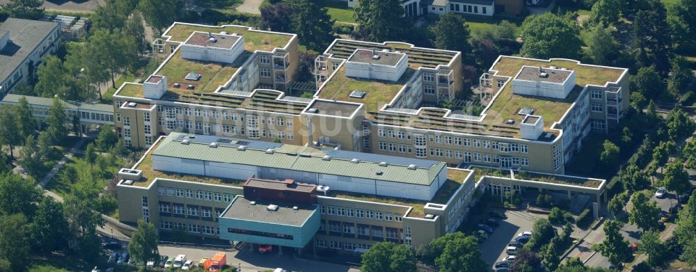 Berlin aus der Vogelperspektive: Gelände und Gebäude des St. Marien Krankenhaus im Ortsteil Lankwitz in Berlin