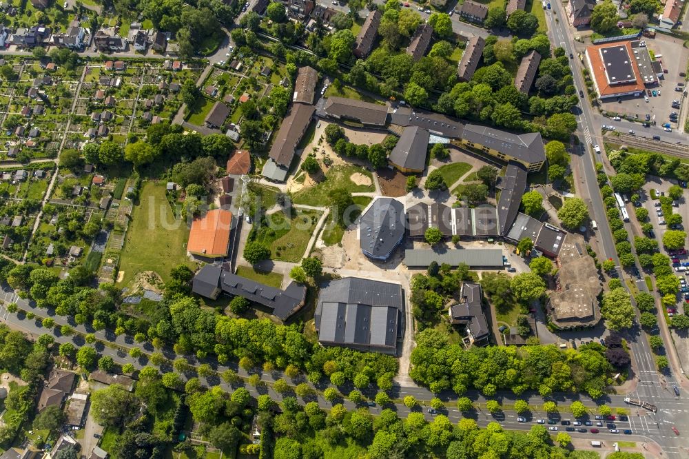 Herne von oben - Gelände und Gebäudekomplex der Hiberniaschule in Herne in Nordrhein-Westfalen