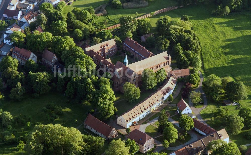 Luftaufnahme Lehnin - Gelände und Gebäudekomplex des Kloster Lehnin im Bundesland Brandenburg