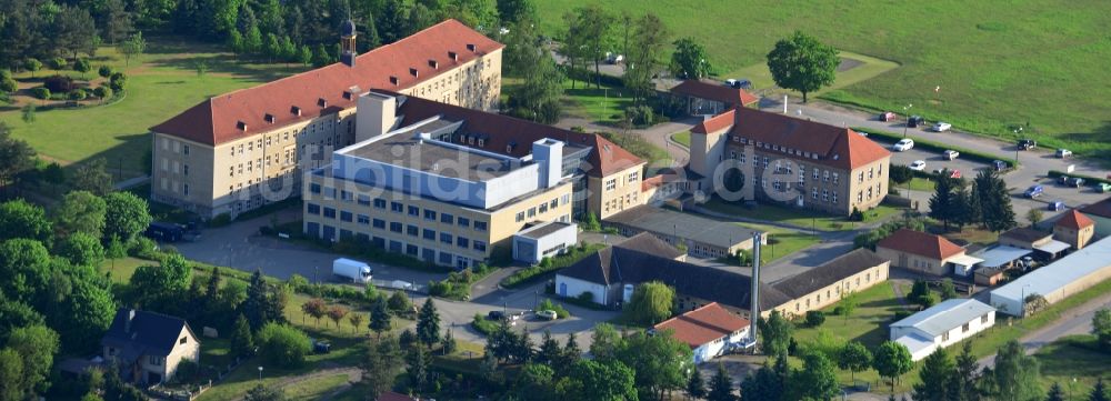 Wriezen von oben - Gelände mit Gebäudekomplex des Krankenhaus Märkisch-Oderland in Wriezen im Bundesland Brandenburg