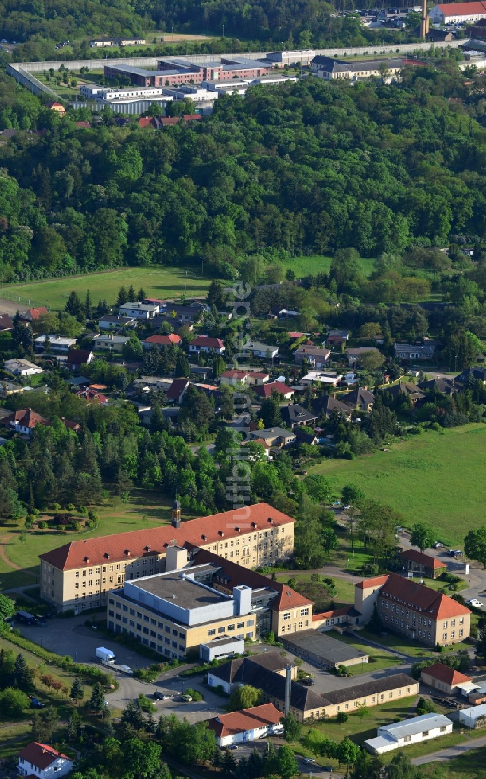 Wriezen von oben - Gelände mit Gebäudekomplex des Krankenhaus Märkisch-Oderland in Wriezen im Bundesland Brandenburg