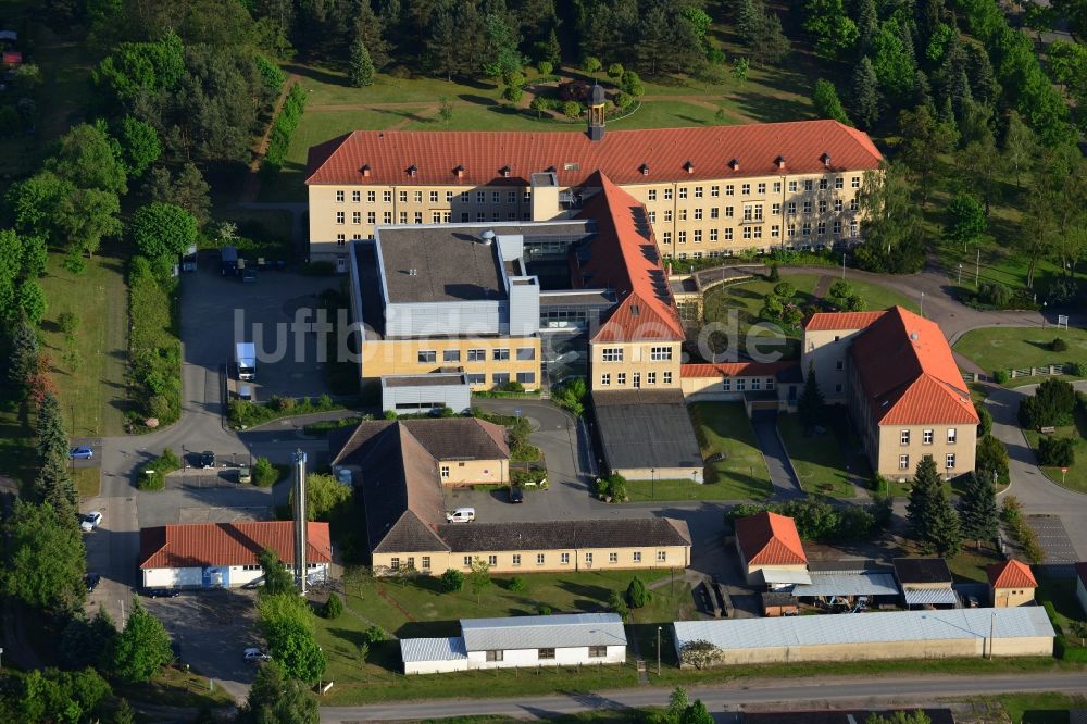 Wriezen von oben - Gelände mit Gebäudekomplex des Krankenhaus Märkisch-Oderland in Wriezen im Bundesland Brandenburg