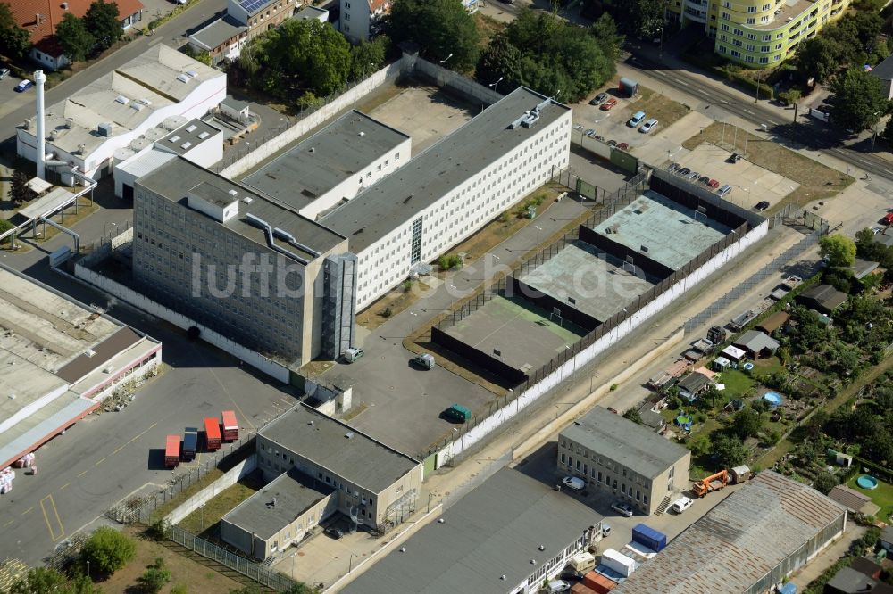 Berlin von oben - Gelände des Gefängnis für Abschiebe- Gewahrsam an der Grünauer Straße im Stadtteil Köpenick von Berlin