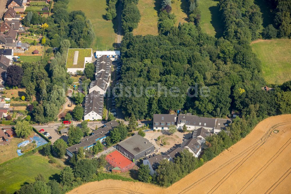 Luftaufnahme Oberhausen - Gelände der gemeinnützigen Hilfsorganisation Friedensdorf International an Rua Hiroshima - Pfeilstraße im Ortsteil Brink in Oberhausen im Bundesland Nordrhein-Westfalen, Deutschland