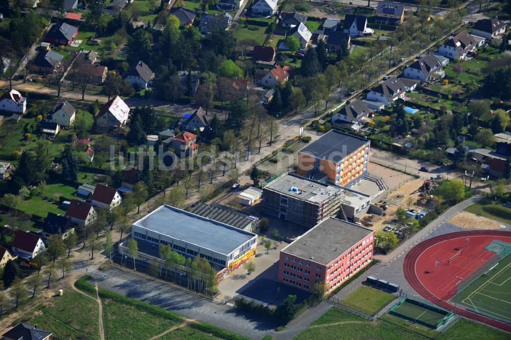 Luftaufnahme Falkensee - Gelände der Gesamtschule Imanuel Kant mit gymnasialer Oberstufe an der Kantstraße in Falkensee im Bundesland Brandenburg