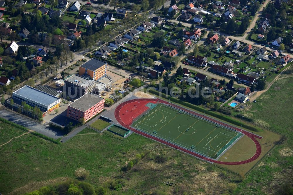 Falkensee von oben - Gelände der Gesamtschule Imanuel Kant mit gymnasialer Oberstufe an der Kantstraße in Falkensee im Bundesland Brandenburg