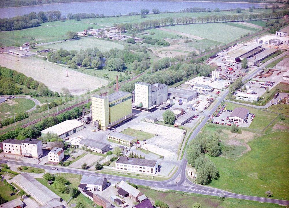 Gransee / BRA aus der Vogelperspektive: Gelände der Getreide AG-Landhandel GmbH Gransee in der Templiner Steraße 13a in 16775 Gransee. Tel.: 03306-79770