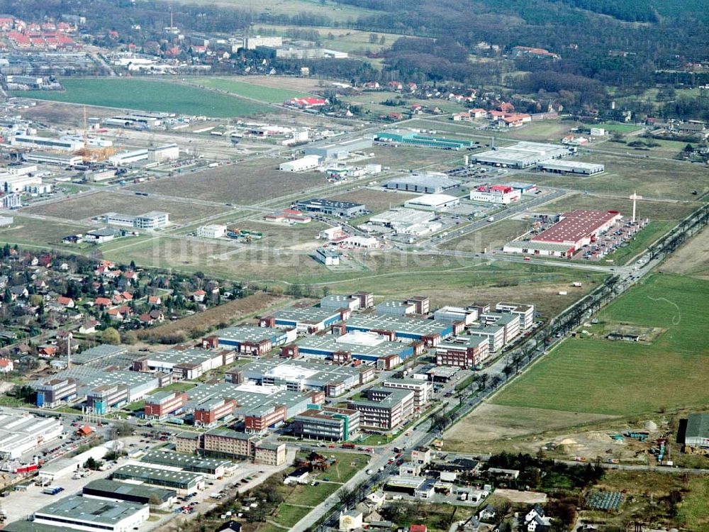 Berlin - Mahlsdorf von oben - Gelände des Gewerbegebietes Mahlsdorf an der B1 in Berlin - Hellersdorf.