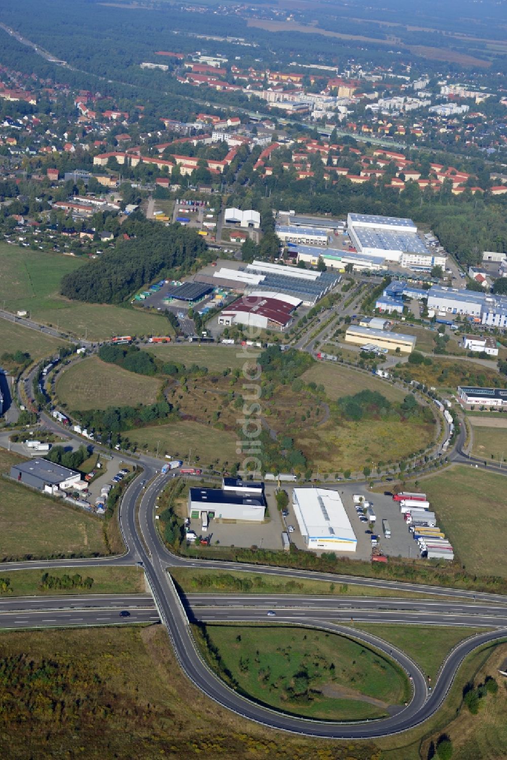 Ludwigsfelde von oben - Gelände des Gewerbegebietes PreußenPark in Ludwigsfelde im Bundesland Brandenburg