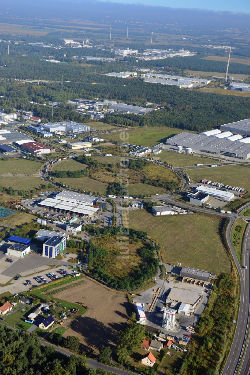 Ludwigsfelde von oben - Gelände des Gewerbegebietes PreußenPark in Ludwigsfelde im Bundesland Brandenburg