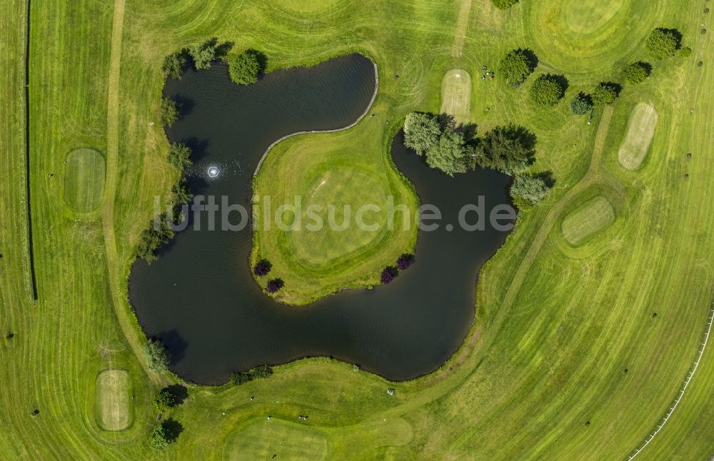 Luftaufnahme Mülheim an der Ruhr - Gelände des Golfclub Mülheim an der Ruhr Raffelberg innerhalb der Rennbahn Raffelberg an der Akazienallee in Mülheim an der Ruhr im Bundesland Nordrhein-Westfalen NRW